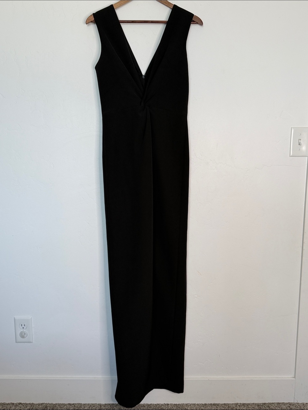 Halston Melanie Plunge Twist Front Slit Gown Black Wedding Sz 4 NWT - Picture 2 of 5